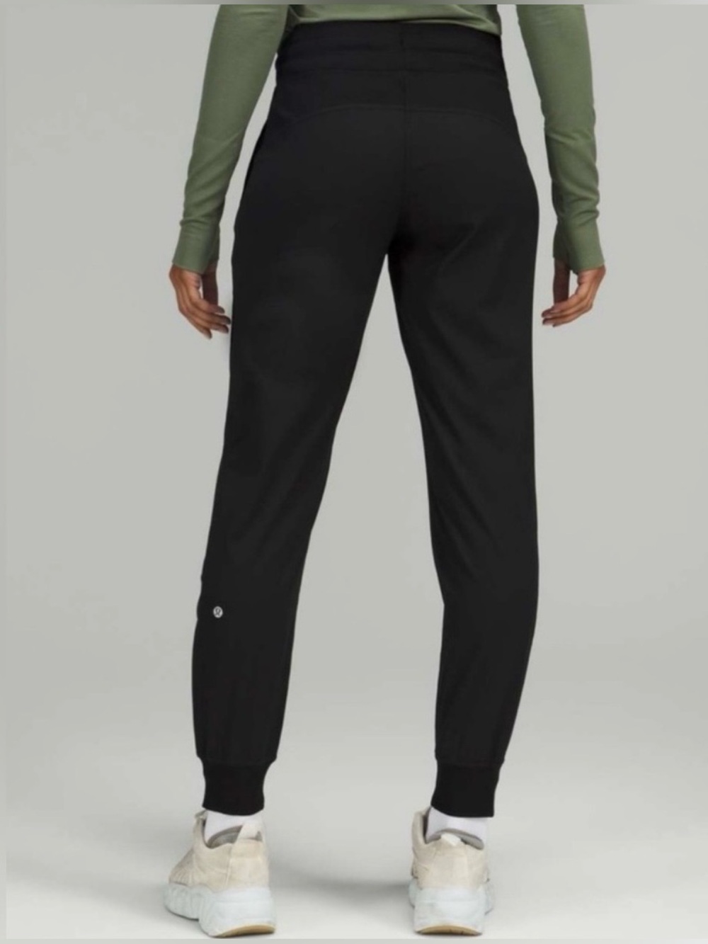 Lululemon Dance Studio Mid-Rise Jogger Black
Size 12